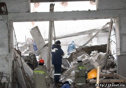 Обрушение крыши в здания в Новосибирске